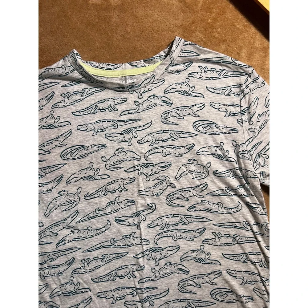 Old Navy Boy XXL (18) Gray Green‎ Crocodile Crew Neck Short Sleeve Casual Shirt